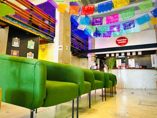 Гостиная зона в Hostel Mundo Joven Catedral