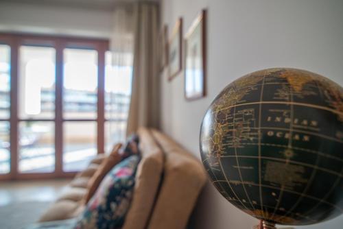 a globe sitting on top of a couch at Sopra le nuvole Casa Vacanza FCO in Fiumicino Airport