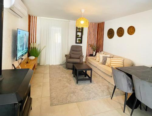 a living room with a couch and a tv at הבית המדברי in Mitzpe Ramon