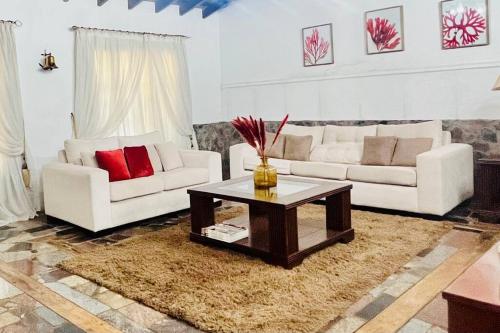 a living room with two couches and a coffee table at Amplia y hermosa casa quinta de 4 habitaciones in Asuncion