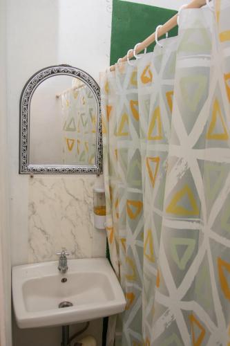 a bathroom with a sink and a mirror at Las Cabañitas de El Escondite in San Salvador