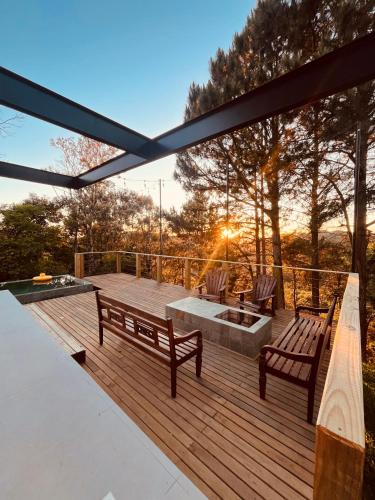 Μπαλκόνι ή βεράντα στο Paraíso em Rancho Queimado com piscina aquecida