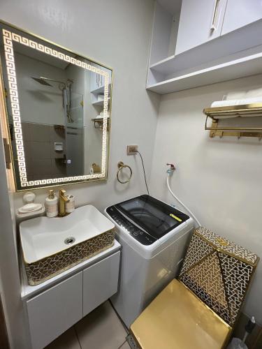 Koupelna v ubytování Hadisha Suite Spring Residence