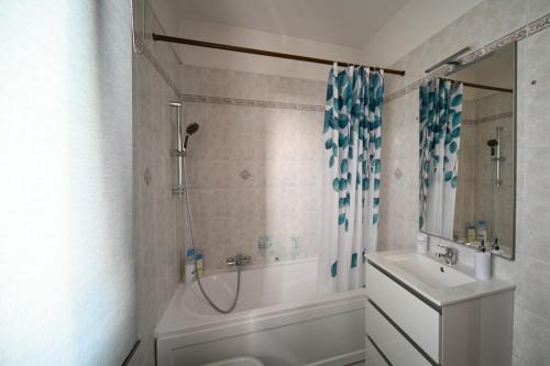 a bathroom with a shower and a toilet and a sink at Angel Home in Quarto dʼAltino