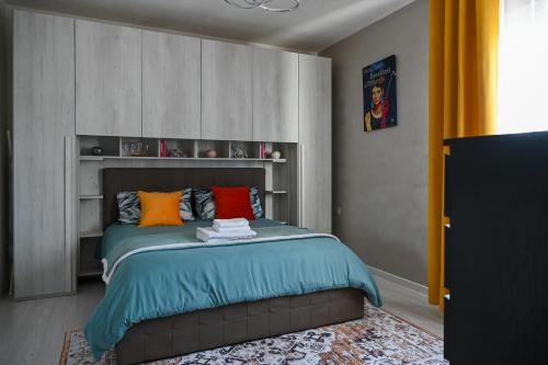 Postel nebo postele na pokoji v ubytování Angel Home