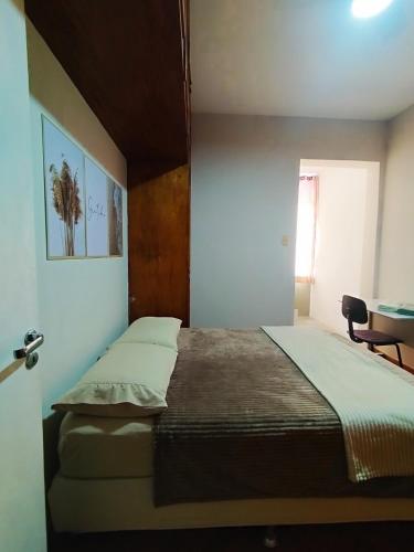 a bedroom with a bed in a room at Quarto na Praia de Copacabana, excelente localização! in Rio de Janeiro
