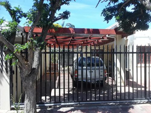 a car parked under a gate in a house at Tolbos Backpackers in Worcester