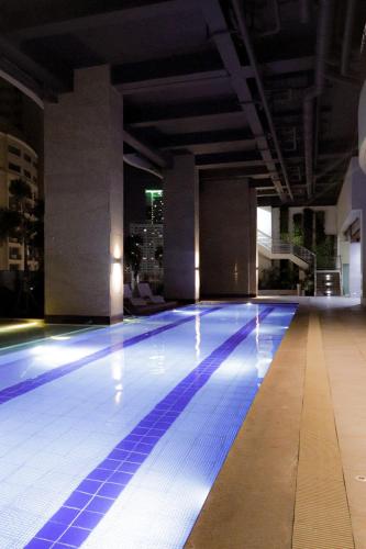 JP's Cityscape 내부 또는 인근 수영장
