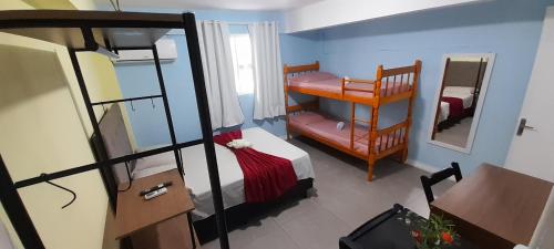 a small bedroom with a bunk bed and a mirror at Pousada cafe com margarida 150 metros do mar rua do calçadao da central in Balneário Camboriú