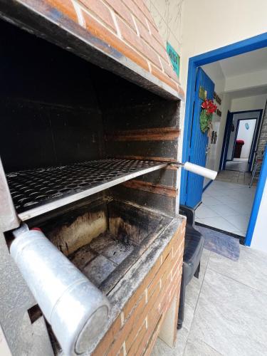 Kemudahan BBQ tersedia untuk tetamu di rumah percutian