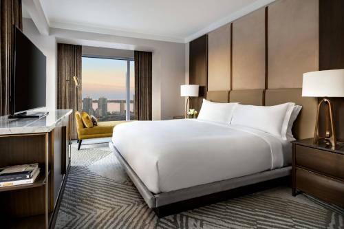 The Ritz-Carlton, Toronto Image