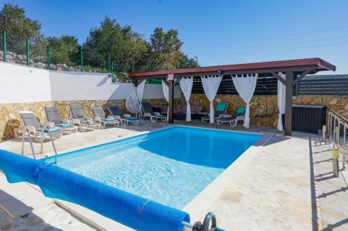 Family-friendly apartments with swimming pool Stupin Celine, Rogoznica - 23257