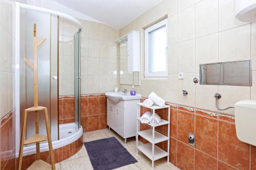 Family-friendly apartments with swimming pool Stupin Celine, Rogoznica - 23257