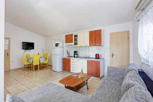 Family-friendly apartments with swimming pool Stupin Celine, Rogoznica - 23257