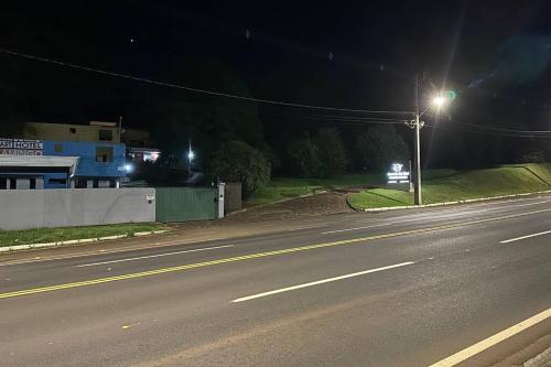 an empty street at night with a street light at Apto 27 Flamingo in Pato Branco