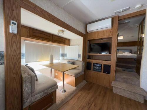 Ένα ή περισσότερα κρεβάτια σε δωμάτιο στο OLD - Montecito A listing