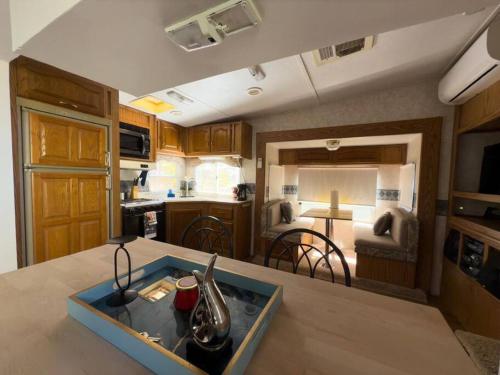 Η κουζίνα ή μικρή κουζίνα στο OLD - Montecito A listing