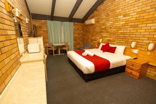 Katil atau katil-katil dalam bilik di All Travellers Motor Inn