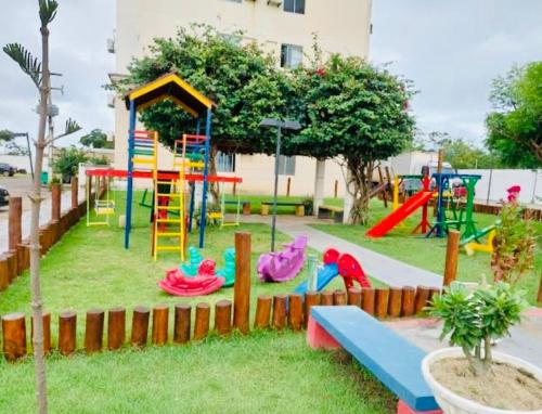 Kawasan permainan kanak-kanak di Apartamento aconchegante próximo a praia do Araçagy e Calhau
