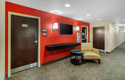 Μια τηλεόραση ή/και κέντρο ψυχαγωγίας στο Extended Stay America Select Suites - Chicago - O'Hare