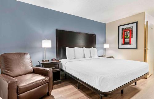Кровать или кровати в номере Extended Stay America Suites - Dayton - North