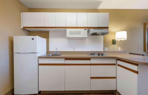 Η κουζίνα ή μικρή κουζίνα στο Extended Stay America Suites - Minneapolis - Airport - Eagan - North