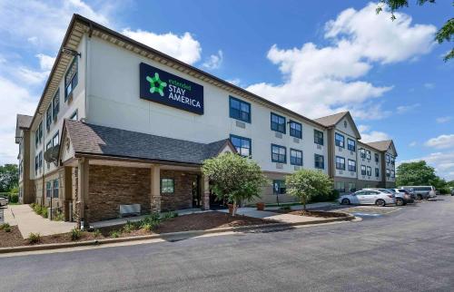a hotel with a sign on the side of a building at Extended Stay America Suites - Chicago - Burr Ridge in Burr Ridge