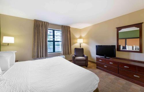 a hotel room with a bed and a television at Extended Stay America Suites - Chicago - Burr Ridge in Burr Ridge