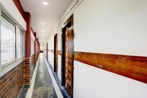 a corridor of a building with windows at Hotel O Payal Guest House in Baharampur
