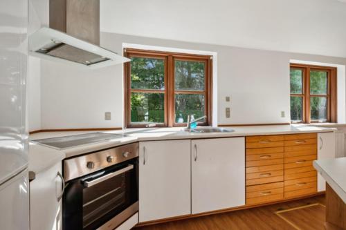 Billede fra billedgalleriet på Lille hus nær by og hav i Juelsminde