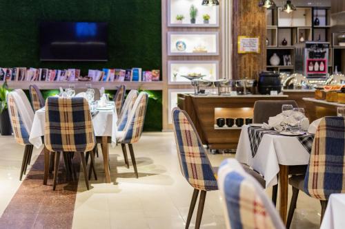 Un restaurante u otro lugar para comer en Protea Hotel by Marriott Delta