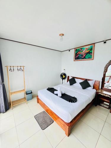 a bedroom with a large bed in a room at pinggan box glamping in Bangli