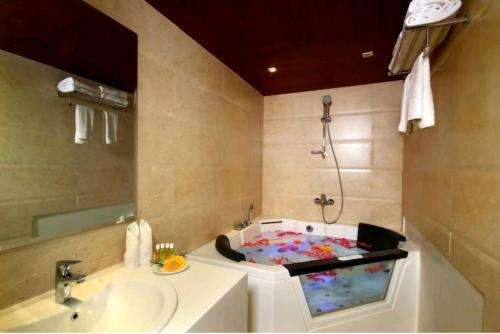 Koupelna v ubytování Diana Heights Luxury Hotel