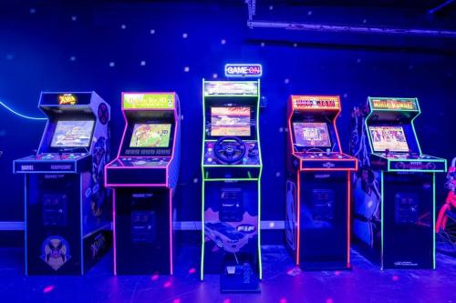 a group of video game machines in a room at 4 Bed 3 Bath Miami Getaway in Miami