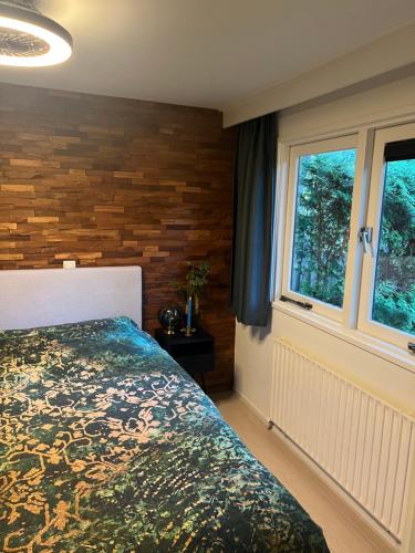 Ένα ή περισσότερα κρεβάτια σε δωμάτιο στο Bos chalet “relaxed”