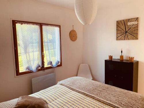 Giường trong phòng chung tại Gîte cosy au calme Les Vies Dansent