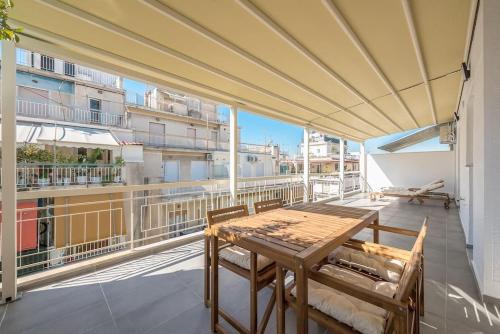 Spacious Athens Apt Large Balcony 200m to Metro