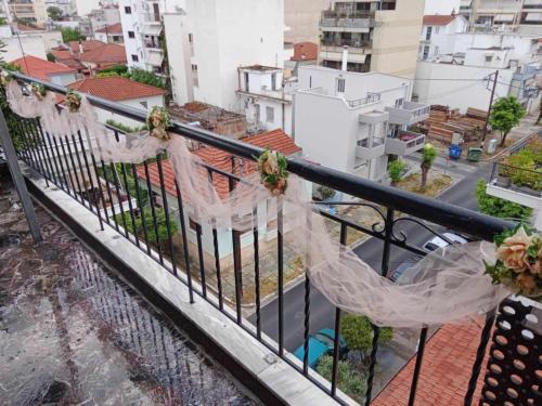 Balkón alebo terasa v ubytovaní Βόλος περιοχή Aγ Κωσταντίνος Ρετιρέ 3 κρεβατ με θέα το Πήλιο