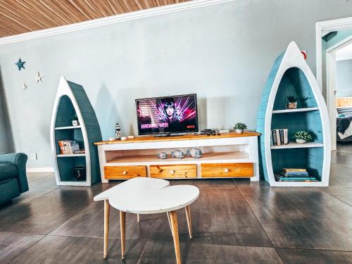 TV o dispositivi per l'intrattenimento presso Southport Coral