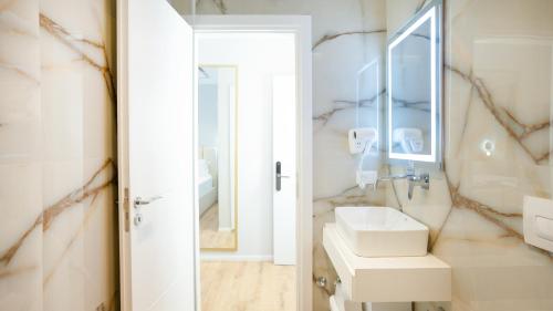 Gallery image of Sea Queen Luxury Hotel in Vlorë