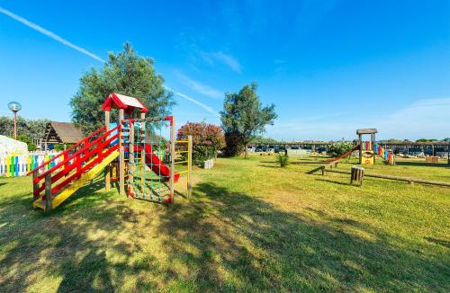 Area giochi per bambini di Camping Village Tuscia Tirrenica