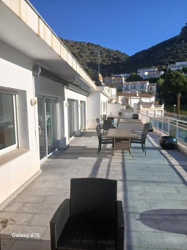 a patio with chairs and a table on a building at Appartement Almadrava Roses in Roses