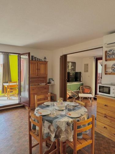 Photo de la galerie de l'établissement Agréable appartement en rez de chaussée 100m de la plage 4PCV11, au Barcarès