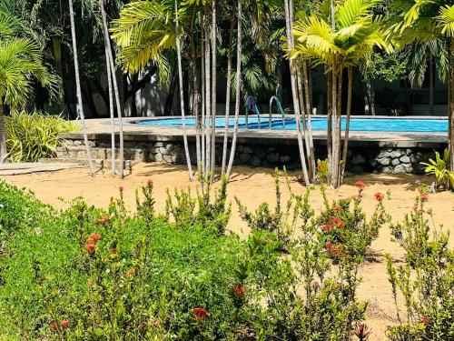 Ruveesha Ayurveda Resortにある庭