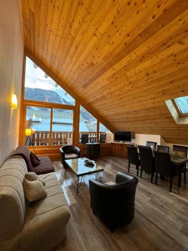 APT lumineux 8 à 13 pers, au pied des pistes