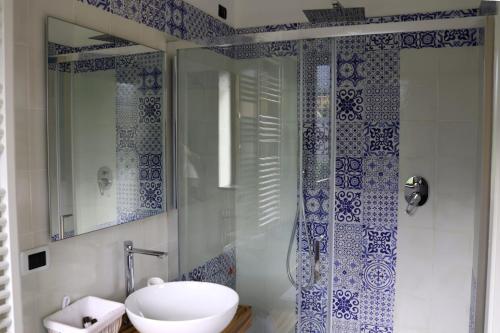 a bathroom with a toilet and a sink and a shower at Casa Fifina Rooms in Sant'Egidio del Monte Albino