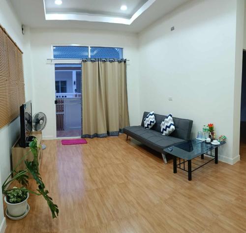 Μια τηλεόραση ή/και κέντρο ψυχαγωγίας στο Zuala house Mini home & hostel