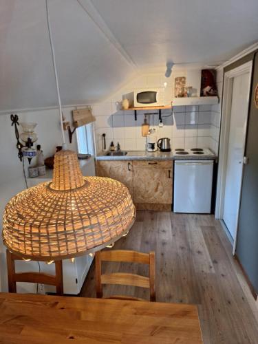 Η κουζίνα ή μικρή κουζίνα στο Stuga ROS Naturcamping Lagom