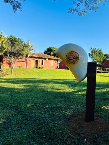 Taman di luar Pousada Vale dos Diamantes