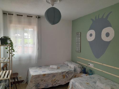 Ένα ή περισσότερα κρεβάτια σε δωμάτιο στο Casa de Amigos